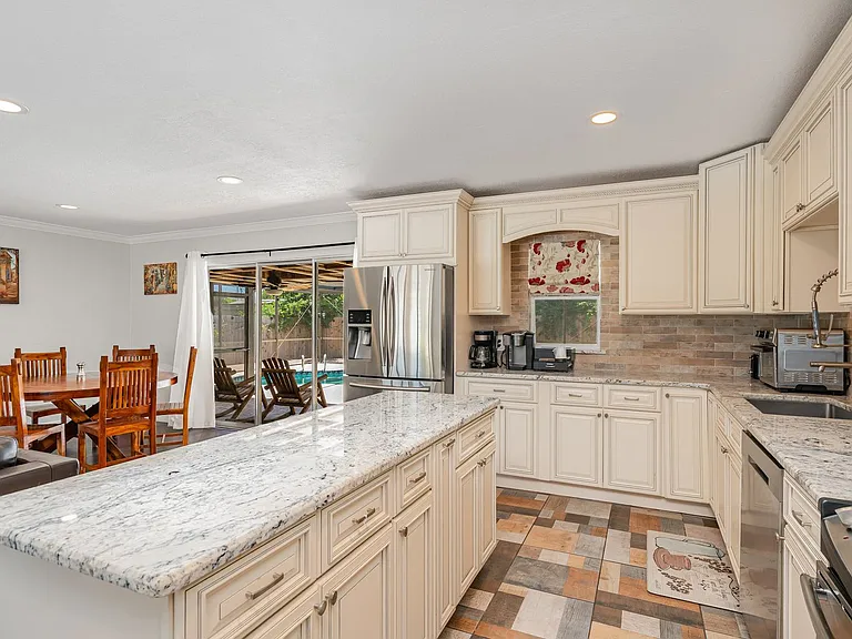 305 Sharon Dr — Photo 8