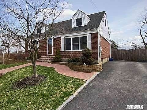 3rd image of 19 Cedar Hill Dr
