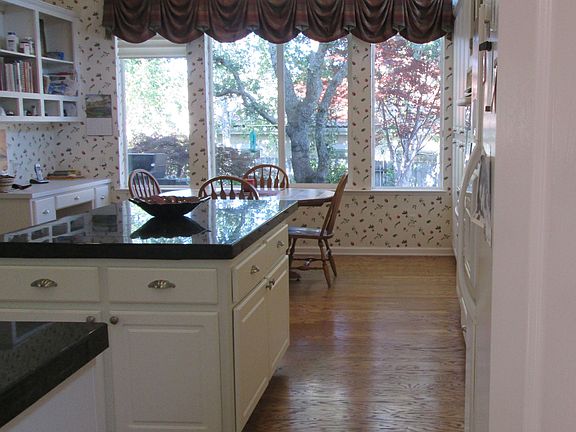 4th image of 1033 Southridge Dr