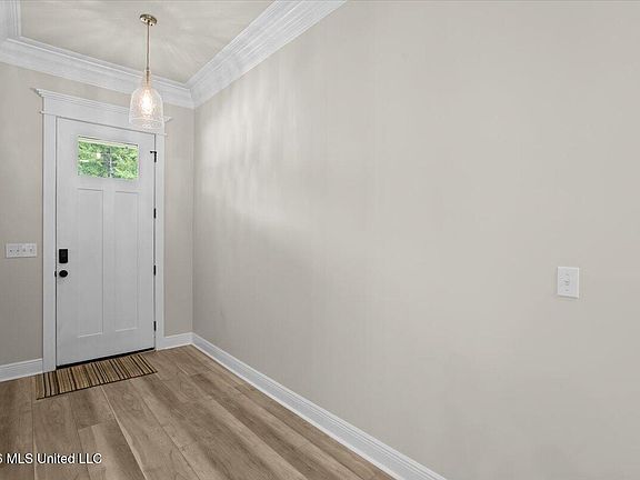 5th image of 216 E McCormick Dr