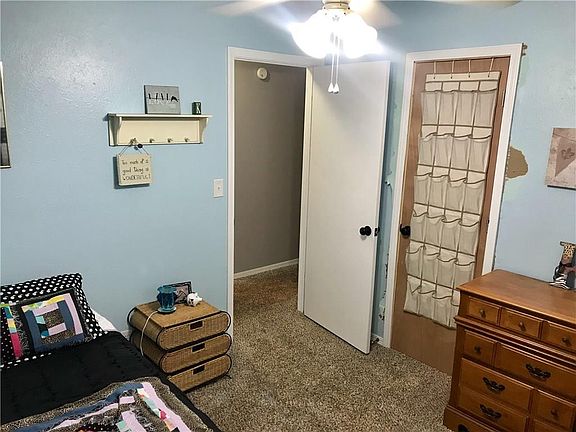 5th image of 417 W Hillcrest Dr