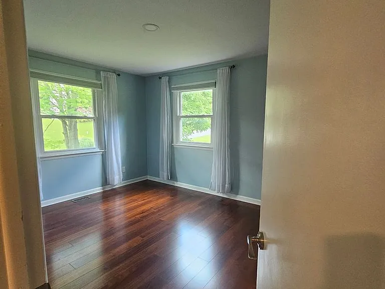 400 Spring Lea Dr — Photo 10
