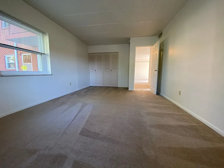 360 Maryland Ave — Photo 23