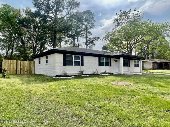 2507 Camino Grande St, Gautier, MS 39553