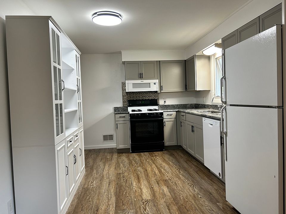 Brand New Cabinets & GRANITE COUNTERS
