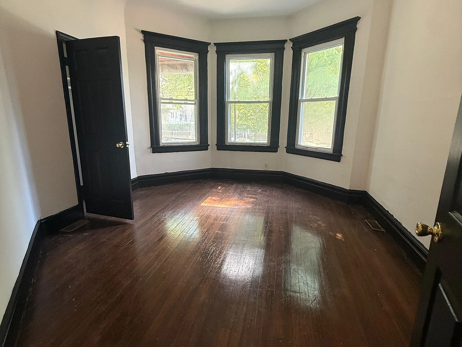 4 bed, $2,250 — Photo 2
