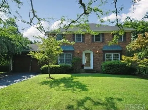 47 Twin Oaks Dr, Kings Park, NY 11754