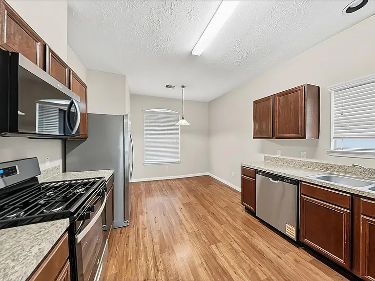 3931 Hawthorne Glen Ct — Photo 3