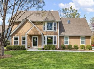 8108 Lichtenauer Dr, Lenexa, KS 66219