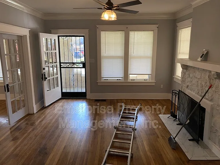 414 N Willett St — Photo 6