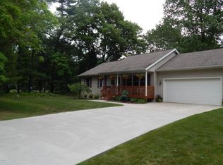 2180 Scenic Dr, Muskegon, MI 49445