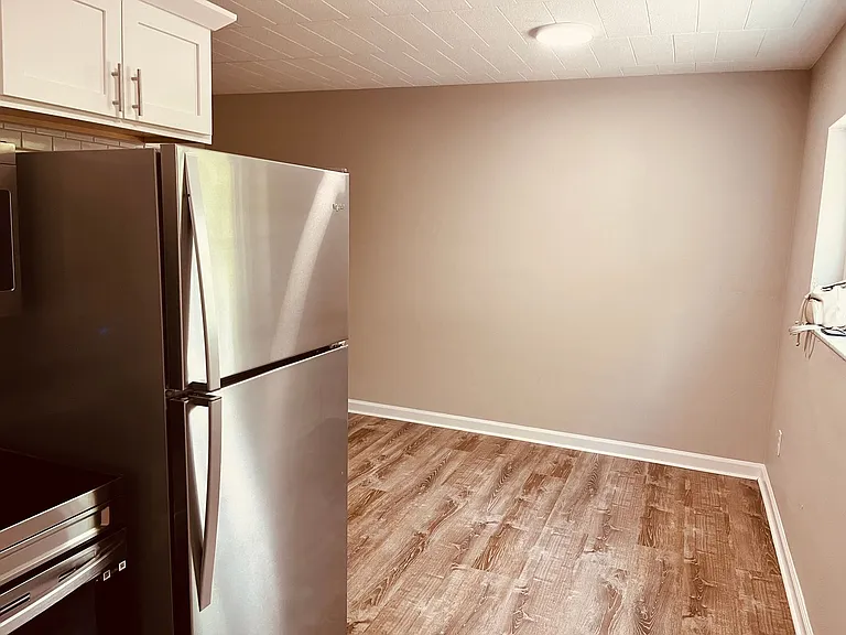 564 Maryland Ave — Photo 9