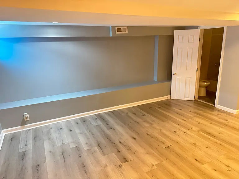 2809 Mayfield Ave — Photo 5