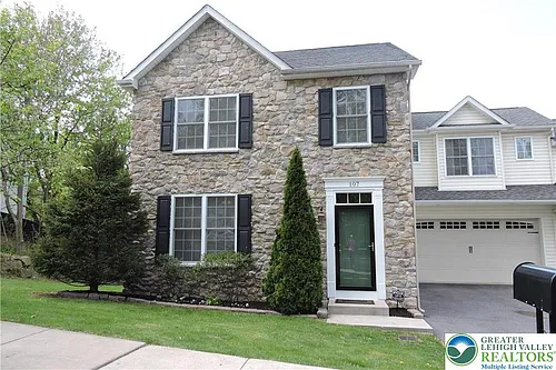 107 Highlands Blvd Photo 1