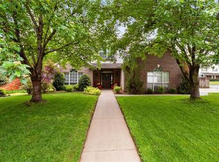 2143 E Deer Creek Dr, Fayetteville, AR 72703
