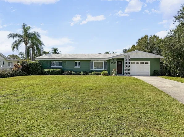 8586 Forsyth Dr, Seminole, FL 33772