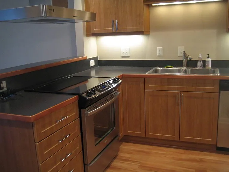 905 E Franklin St — Photo 3