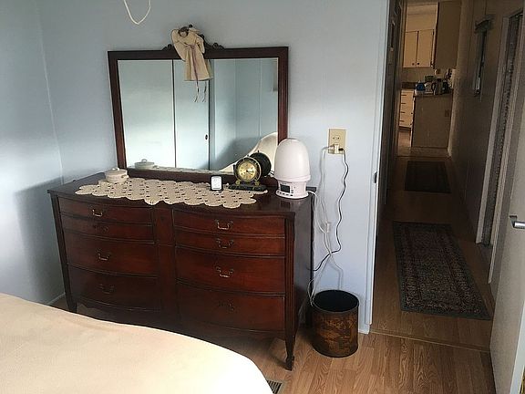 4th image of 254 W Adirondack St