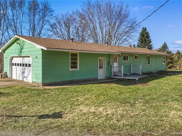 1040 Hughes Rd, Arcade, NY 14009