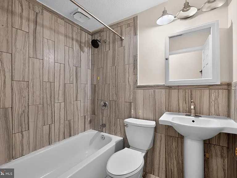 55 Oak Crest Ct — Photo 36