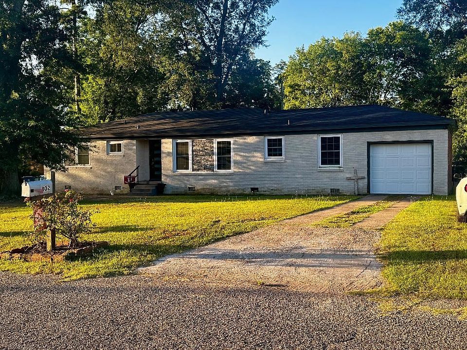 1st image of 802 Pamela Dr