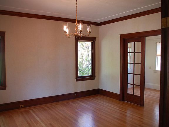 Dining Room to Breakfast Room