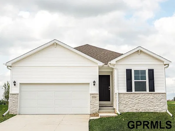11902 114th Ave, Papillion, NE 68046