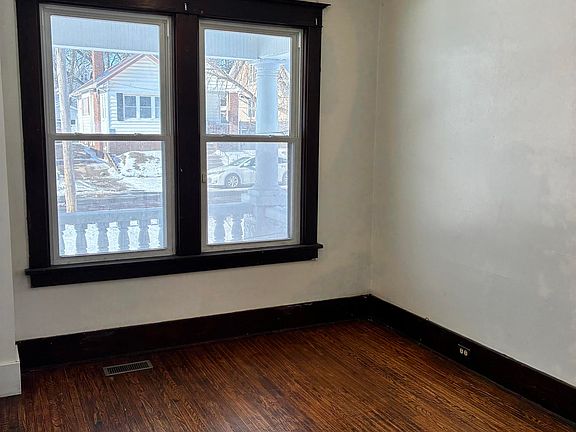 3rd image of 2722 N Peoria Ave