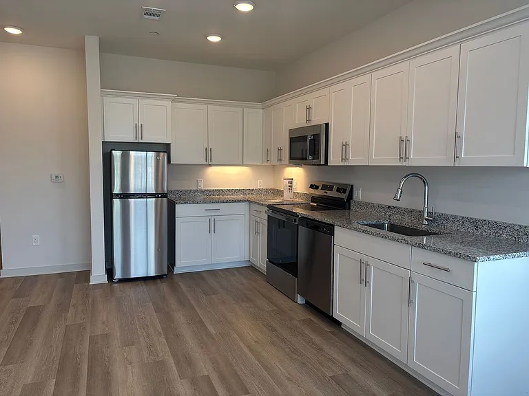 Flats at Southside Gardens — Photo 8