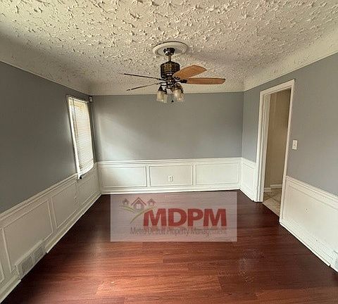 2nd image of 14422 Rutherford St