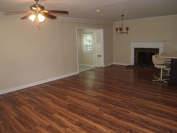 4th image of 2404 Denver Dr