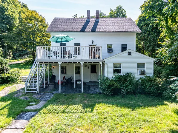 230 Maple Avenue APT A, Montville, CT 06382