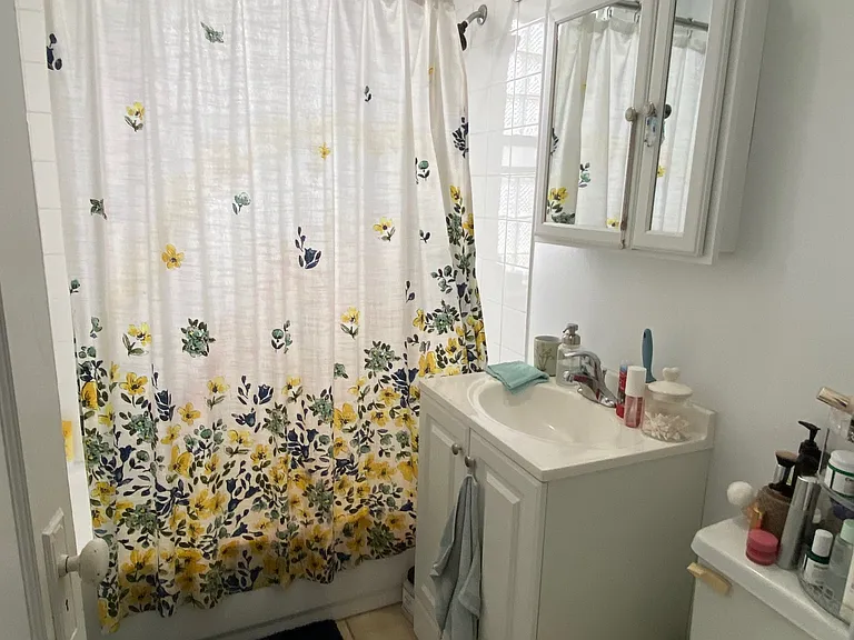 6742 N Lakewood Ave #3 — Photo 9