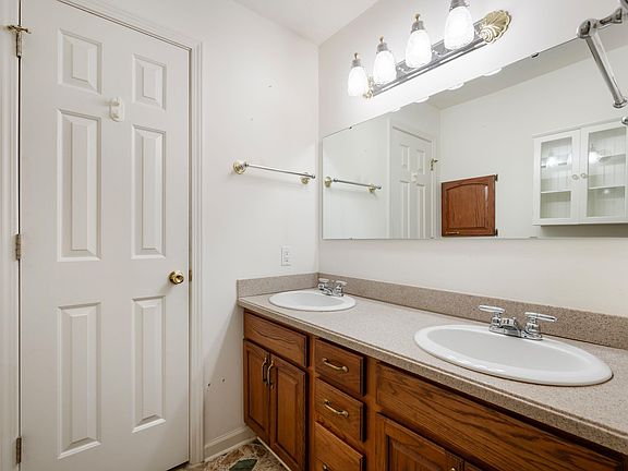 4th image of 217 Vasbinder Dr