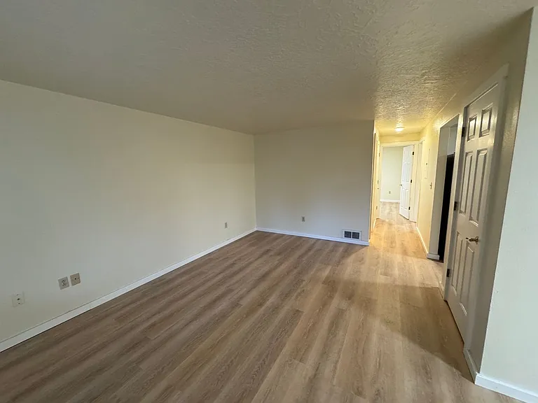 752 SE 4th St — Photo 34