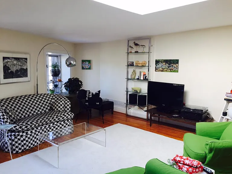 16 E Hartwell Ln #2 — Photo 3