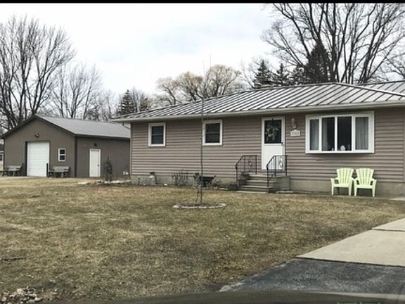 3rd image of 3388 E Woodland Dr