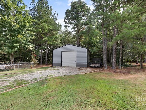 5th image of 221 Creekside Drive