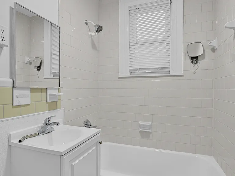 2203 Edmondson Ave #6 — Photo 2