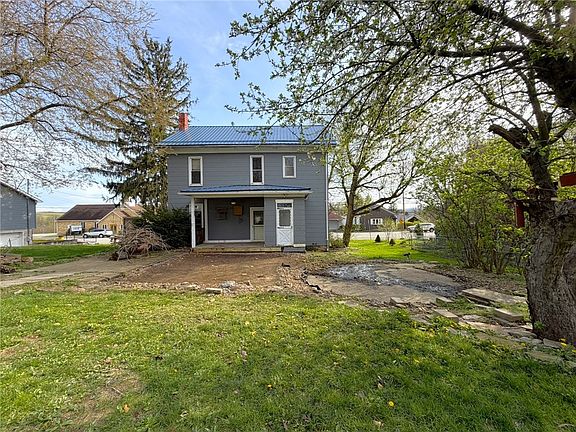 4th image of 1658 Pitt St