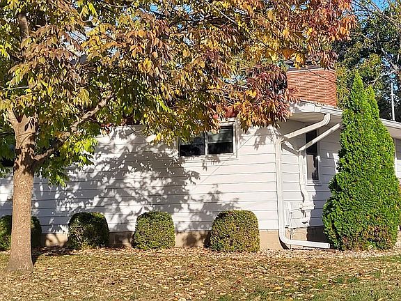 5th image of 668 Harvey St