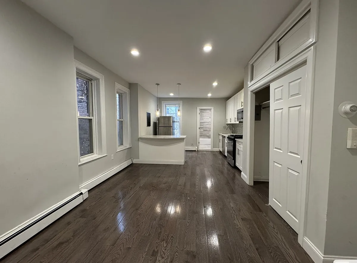 Building Photo - 232 Van Horne St #1