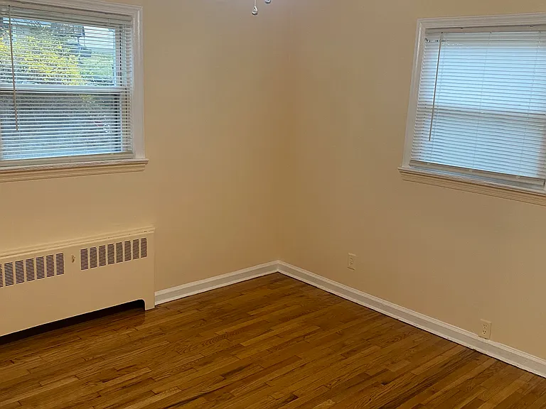 27 Woods Ave #1F — Photo 23