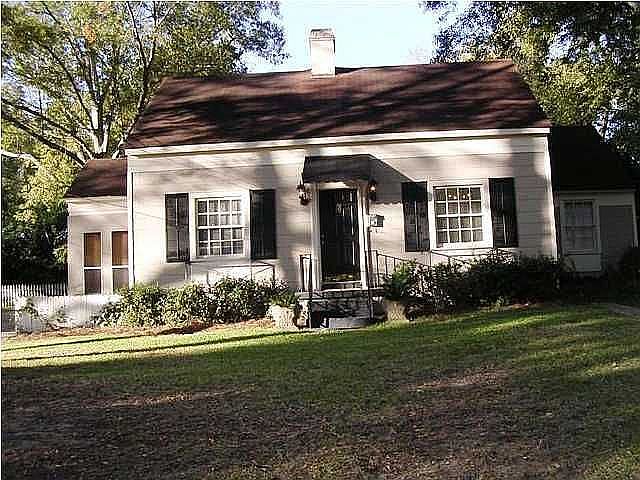 Front elevation - precious Cloverdale cottage