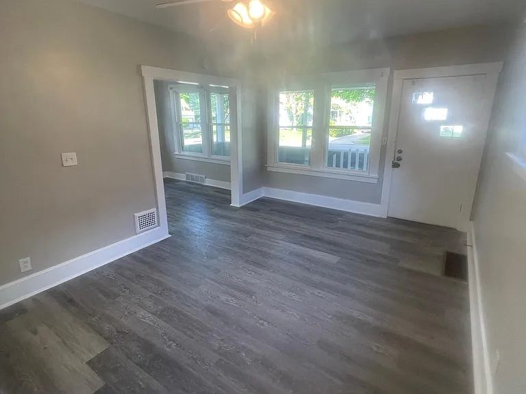 52 N Dunlap Ave — Photo 2