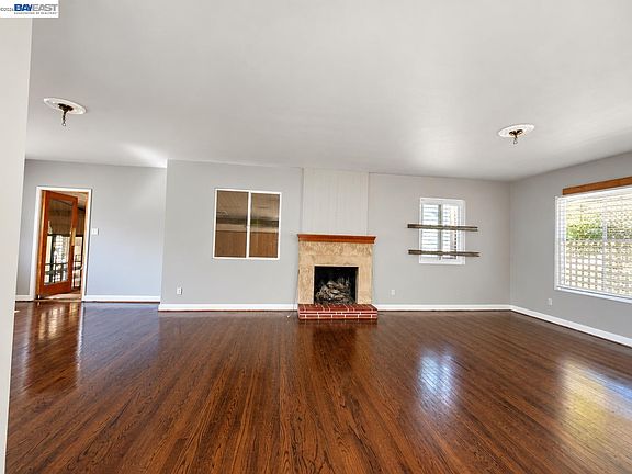 2nd image of 2305 Tennessee St