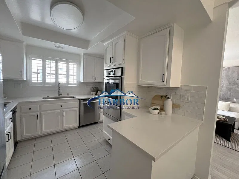 3 bed, 2.5 bath, $3,950 — Photo 4