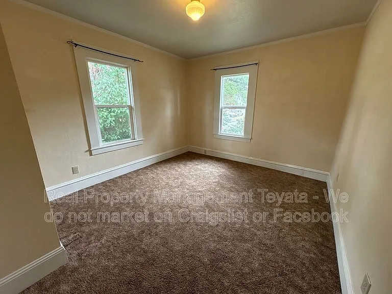 1405 Halleck St — Photo 23