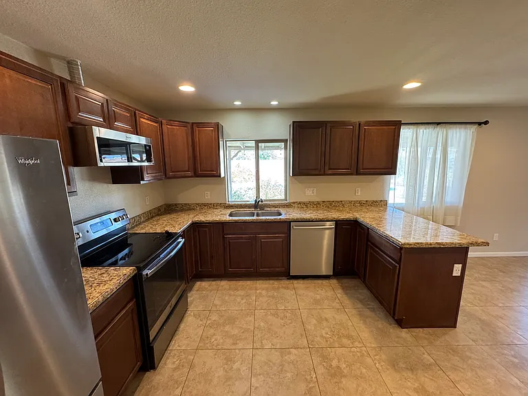 2058 E Fremont Dr — Photo 8