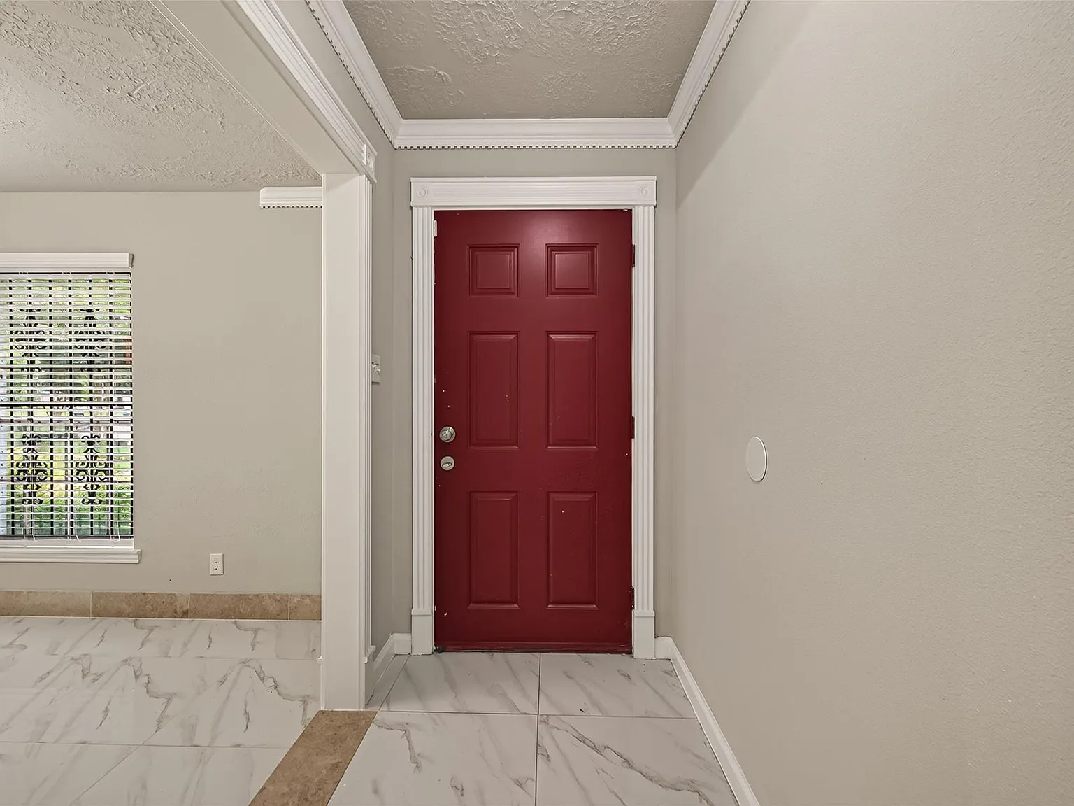 5 bed, 5.0 bath, 3285 sqft, $3,200 — Photo 2